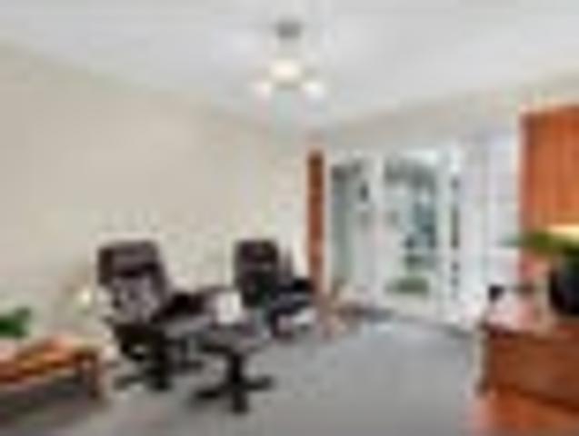 Sunny Single Level Living in Eastbourne