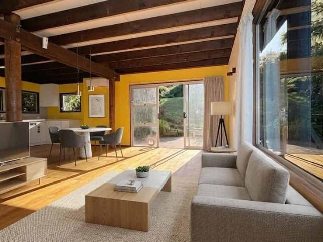 Sunny Spacious 4 Bedroom Family Home with Views