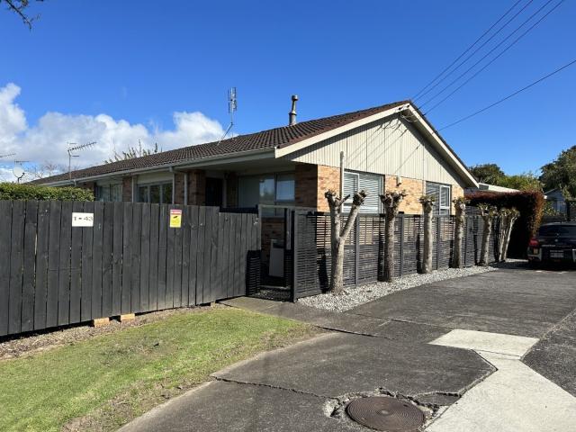 Sunny & Spacious 2 Bedroom End Unit in Prime Remuera Location