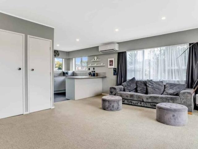 Sunny & Spacious 2 Bedroom Family Home