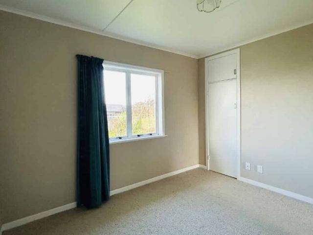 Sunny, Spacious 3 Bedroom Home in the Heart of Maungaturoto – With Kaipara Views!