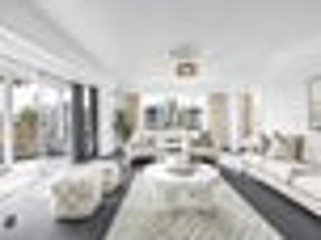 SUNNY, SPACIOUS AND COASTAL LIVING