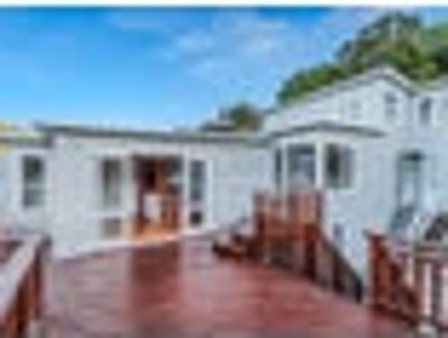 Sunny, Spacious, and Family Favourite!