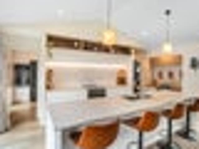Sunny, Spacious and Stunning!