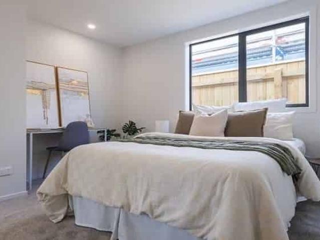 Sunny, Spacious and ready for you!