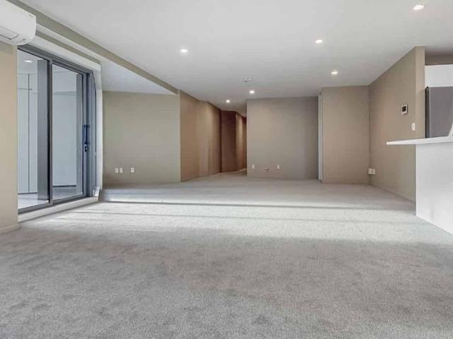 Sunny & Spacious Apartment