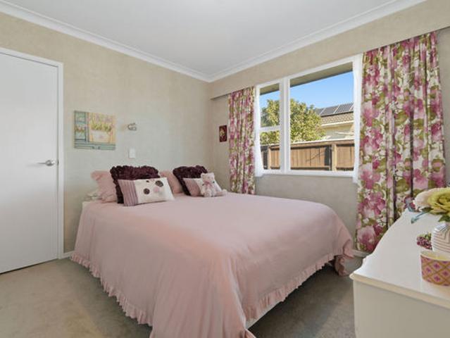 Sunny spacious brick beauty, close to CBD