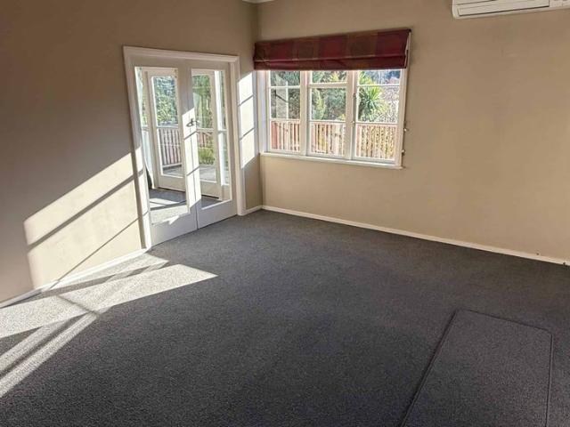Sunny & Spacious Family Home in Highfield