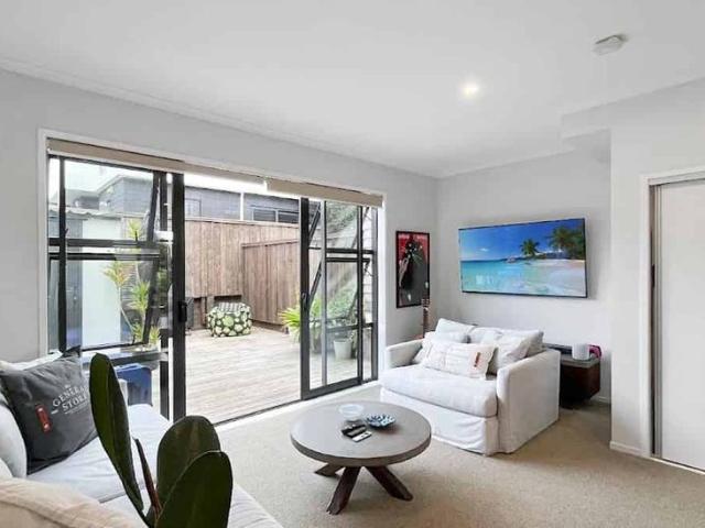 Sunny, Spacious, Pet Friendly!