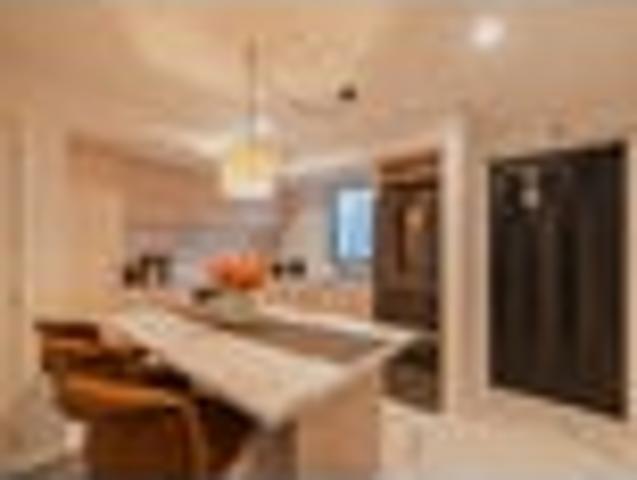 Sunny, Freehold and EV ready Near Hagley Park