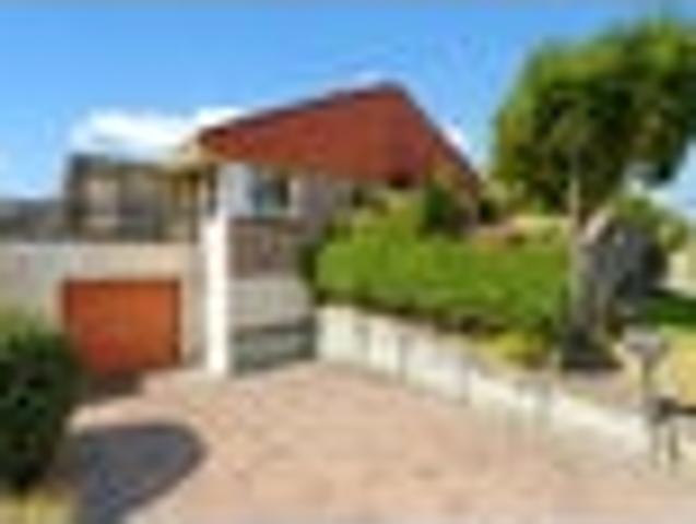 Sunny, Stylish & Sought After in Matua