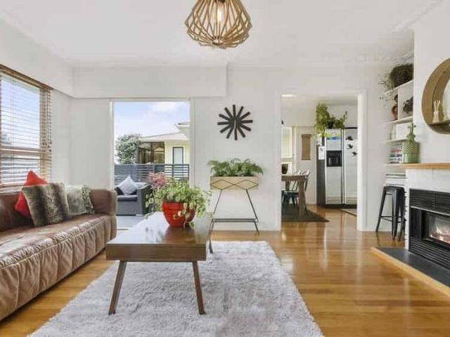 Sunny & Stylish 3 Bedroom Family Home