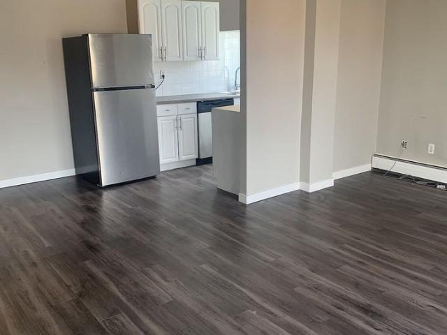 SUNNYSIDE! 2 Bedroom Apartment for Rent at 901 4 Ave Nw, Calgary, AB T2N 0N1 Sunnyside