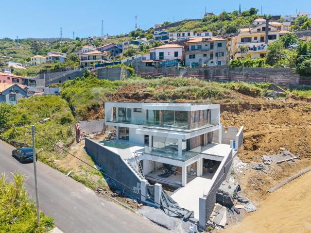 Sunset Villa – Moradia T4 com piscina e vista mar | Ribeira Brava