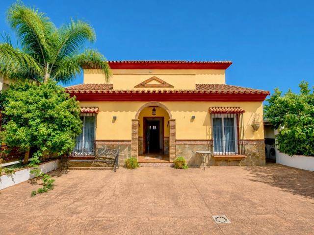 SUNSOL VENDE EN EXCLUSIVA ESPECTACULAR CHALET INDEPENDIENTE EN URB. SIERRA CHICA