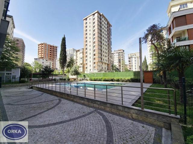 Suadiye Ayşekadın'da Havuzlu, 100 M²net3+1 Daire