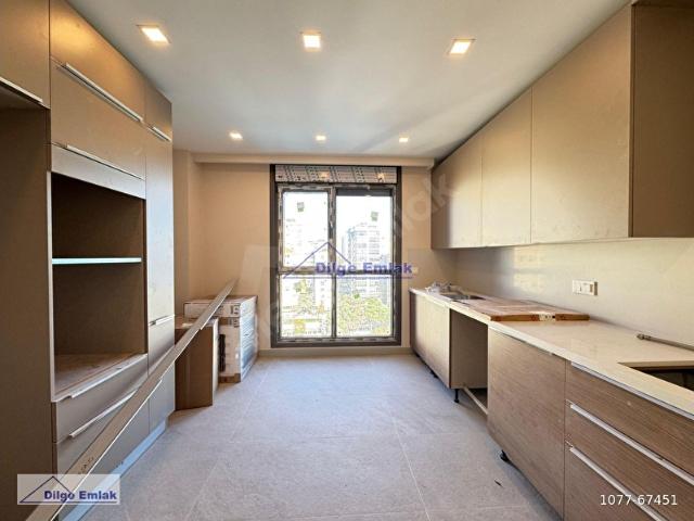 Suadiye Bağdat Caddesi ve Sahili yakın 3+1 Sıfır 106 m2 Net