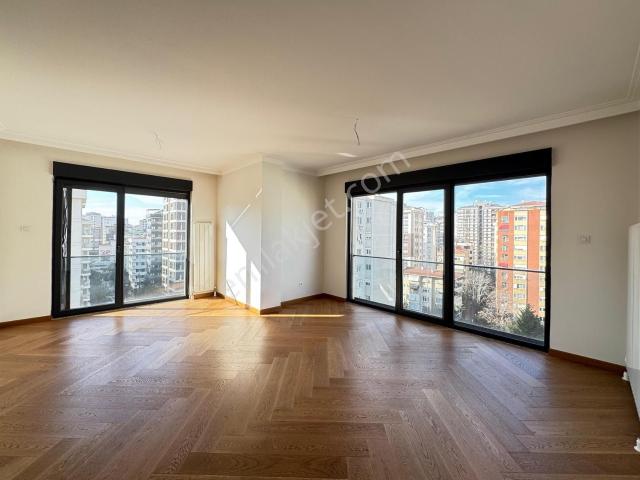 Suadiye'de Bağdat Caddesi'ne Ve Sahile Yakın 130 M² 3+1