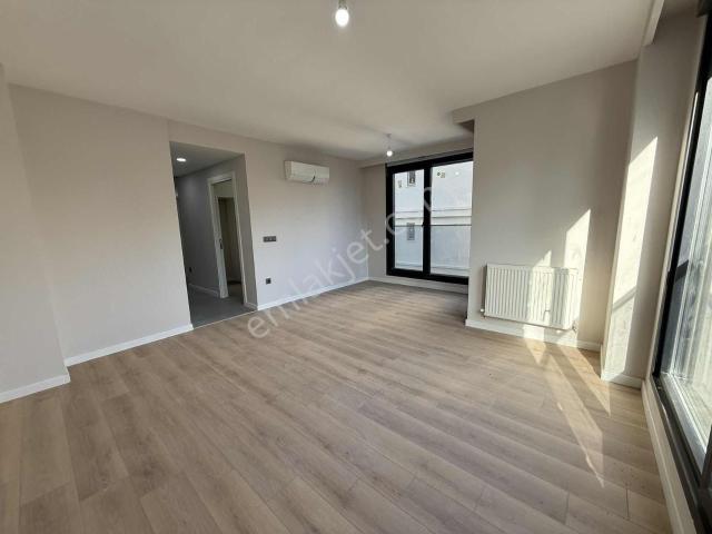 Suadiye'de Sıfır Binada Satılık 2+1 Daire, 75m² Net