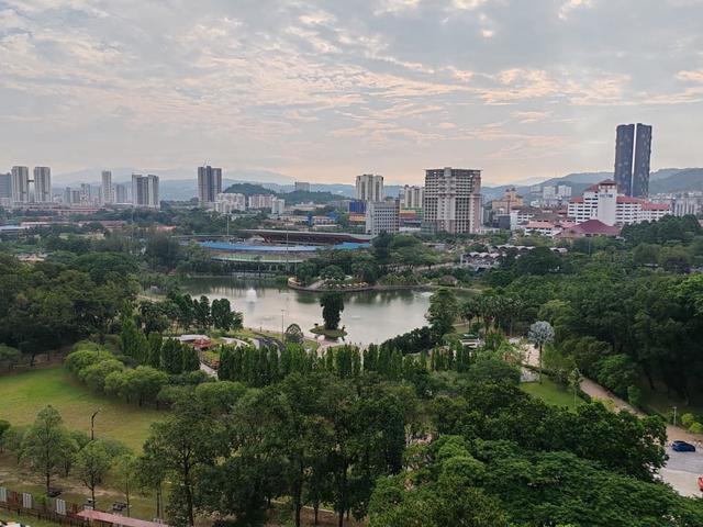 Suasana Lumayan Condo facing Permaisuri Lake Garden Tasik Permaisuri