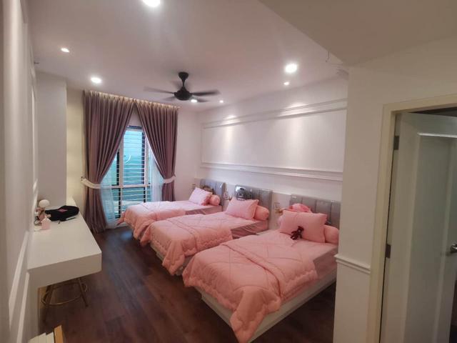 Suasana Utropolis 1076 sqft Luxury Seaview Unit For Sale