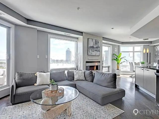Sub Penthouse Suite In the Heart of Downtown