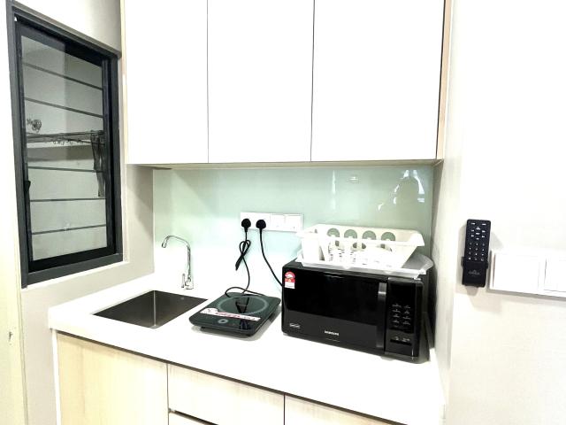 Subang Airport, Elmina Lakeside, SEGI & Help Uni Subang Bestari Middle Room Fully Furnished