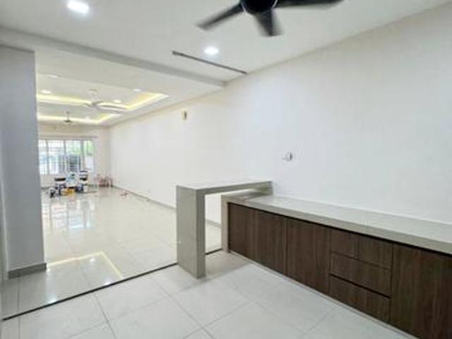 Subang Galaksi 2Storey Covered car porch 4R3BPartly Furnished
