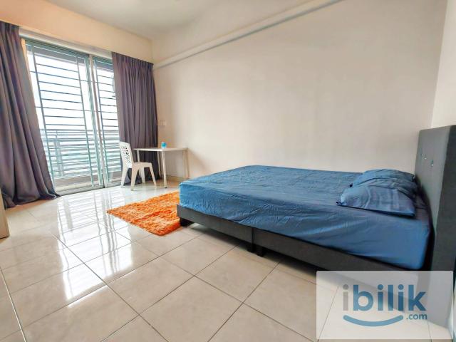 Subang Jaya Cozy Big Middle Room. Nearby LRT. Free WiFi electricity