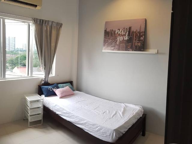 Subang Jaya SS17 Designer Large Medium Room near LRT SS15, Temasya Glenmarie UOA Business Park, Empire, Consplant, KTM