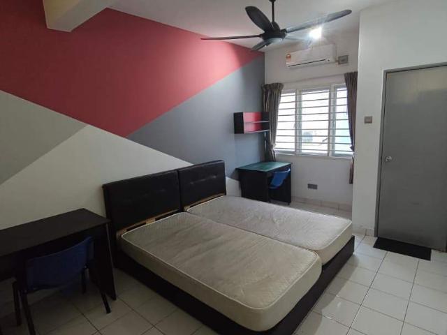 SUBANG PELANGI MALE UNIT MIDDLE ROOM FOR RENT