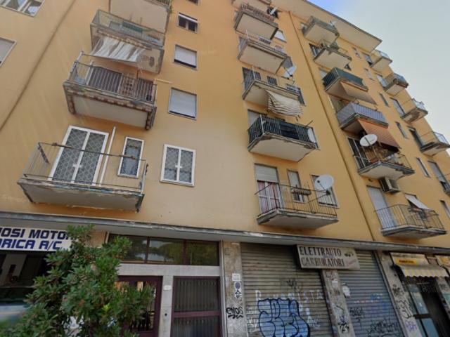 SUBAUGUSTA MONOLOCALE ARREDATO CON BALCONE