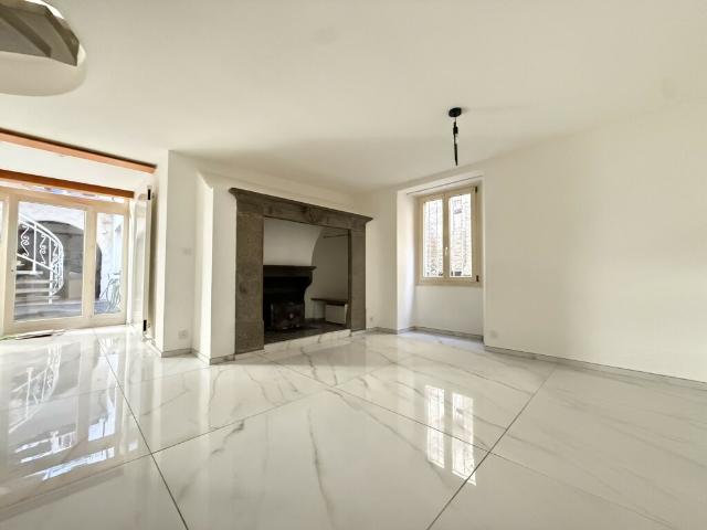 SUBENTRO AFFITTO BEL TRIPLEX 5.5 CON MANSARDA A STABIO