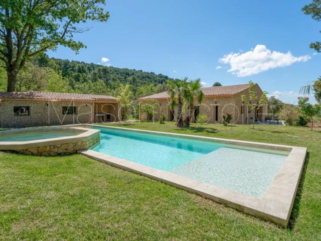 Sublime maison contemporaine en position dominante. 157m² Saumane de Vaucluse