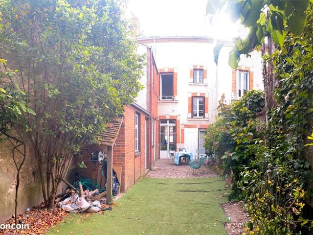 Sublime maison de ville 130 m2 avec 4 chambres 2 salles d'eau charme de l'ancien conserve dans un ecrin de verdure proche hypercentre et toutes
