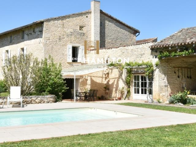 SUBLIME MAISON DE MAITRE AVEC BELLES DEPENDANCES