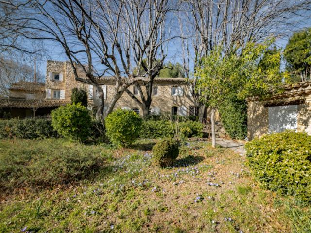 Sublime Mas Provençal La Barben 6 pièce s 232 m2 avec piscine