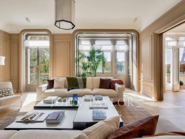 Sublime appartement vue Seine et Tour Eiffel Montaigne