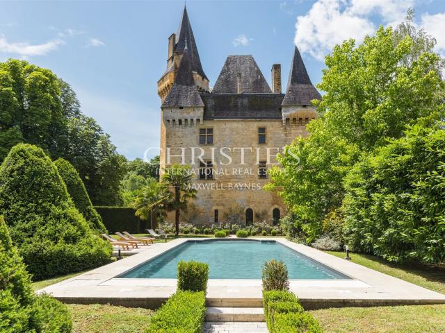 Sublime château à vendre en Dordogne 600m² Montignac Lascaux