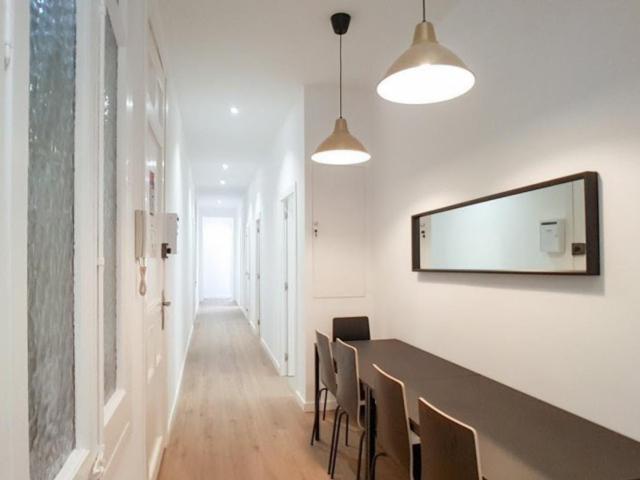 Sublime double bedroom in a 7 bedroom flat, in La Nova Esquerra de l'Eixample