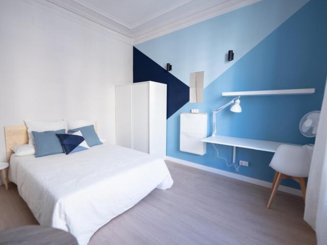 Sublime double bedroom with a balcony, in Dreta de l'Eixample