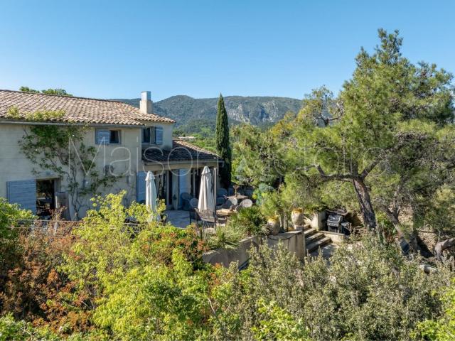 Sublime propriété avec vues spectaculaires sur le Luberon. 150m² Ménerbes