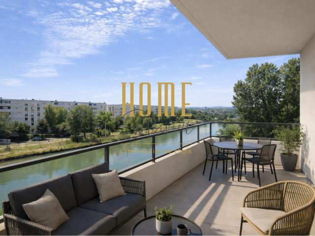 SUBLIME T3 AVEC VUE DEGAGEE SUR L'EAU ! | BEAU BALCON DE 11M2