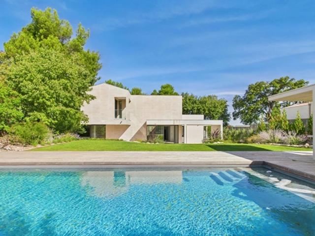 Sublime villa contemporaine à Saint Rémy de Provence avec frais de notaires réduits