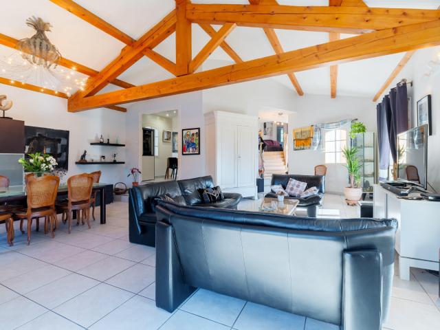 Sublime Villa d'Architecte de 236m² avec Piscine et Vue Panoramique