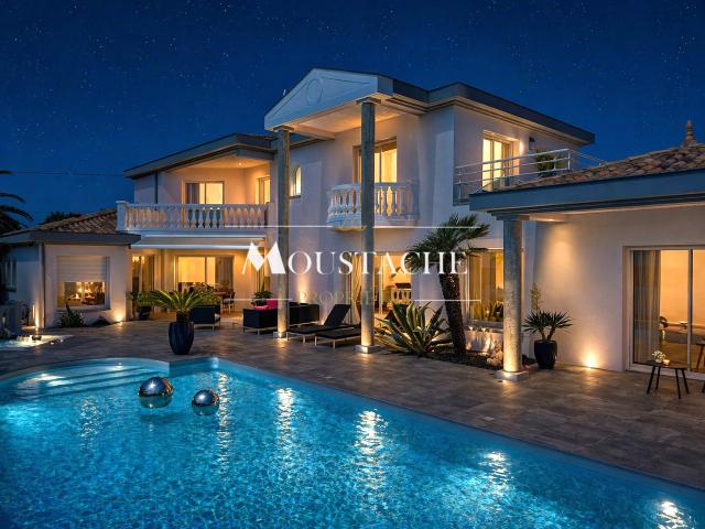 SUBLIME VILLA DE LUXE AVEC PISCINE & SPA VUE MER À PROXIMITÉ IMMÉDIATE DE LA PLAGE