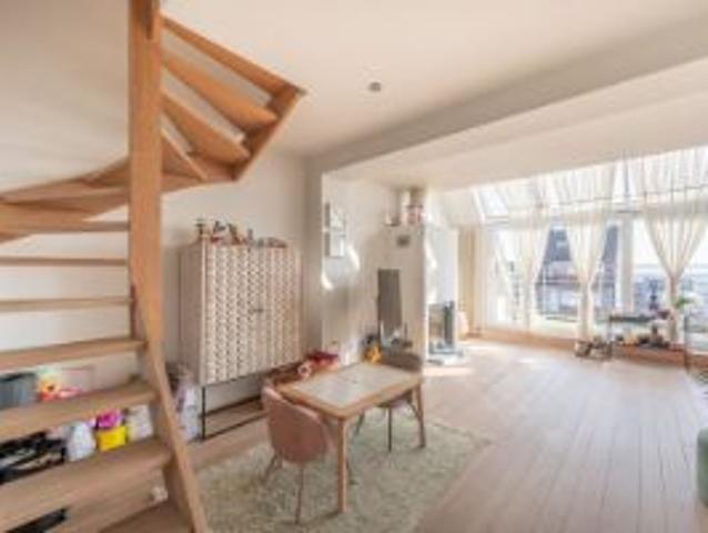 Subliem duplex appartement met 2 mooie terrassen pal in h.