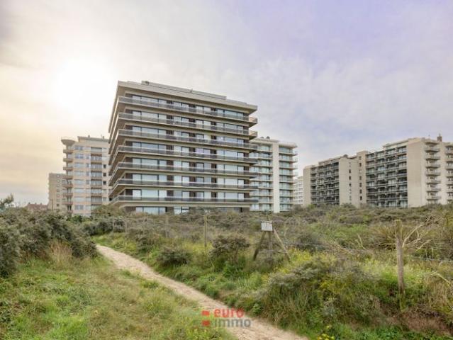 Subliem gelegen hoekappartement met wijds zeezicht!
