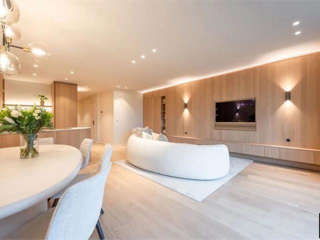 Subliem gerenoveerd appartement met open zichten op de villas, vlak bij winkels en zee [Piers De Raveschootlaan Knokke Centrum
