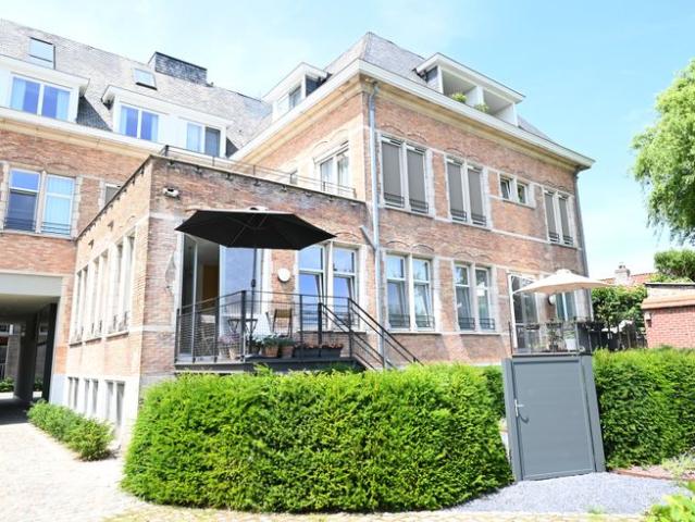 SUBLIEM LOFT appartement met TERRAS en TUIN in Sint Gilli.